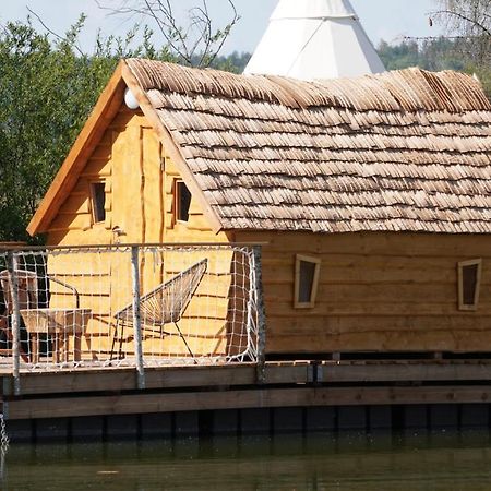 Les Cabanes Flottantes Givrauval ภายนอก รูปภาพ