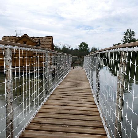 Les Cabanes Flottantes Givrauval ภายนอก รูปภาพ